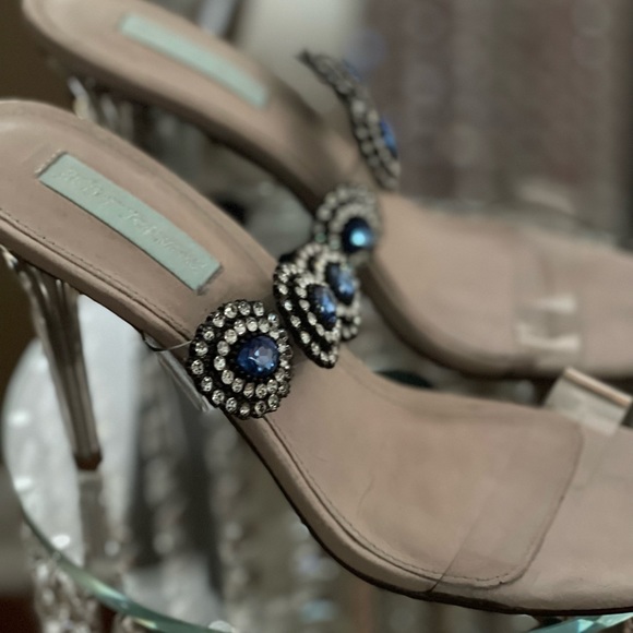 Two pairs beautiful clear with rhinestones. 1 with scraps and 1 slides in - Picture 2 of 6